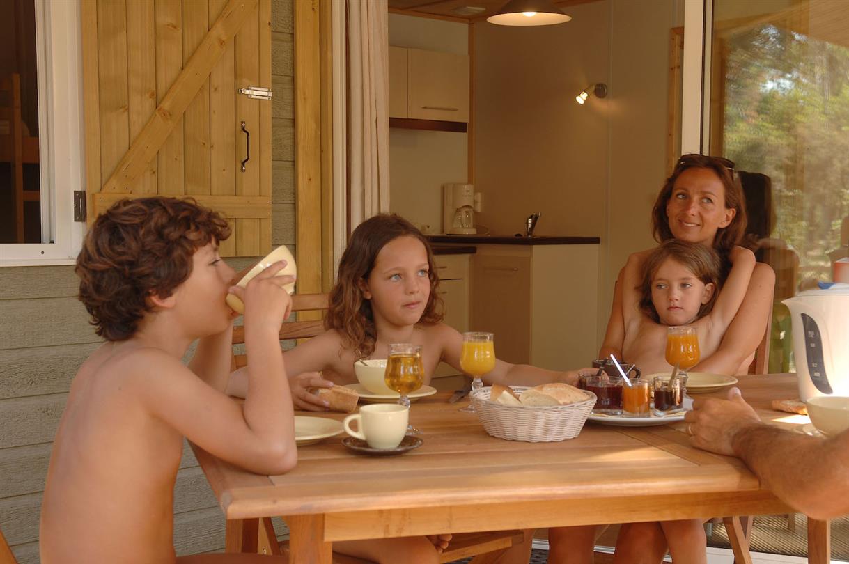 Noleggio di chalet in una zona naturista in Corsica selvaggia e naturale