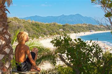 Spiaggia naturista Corsica del villaggio vacanze, una delle più estese spiagge naturiste in Francia