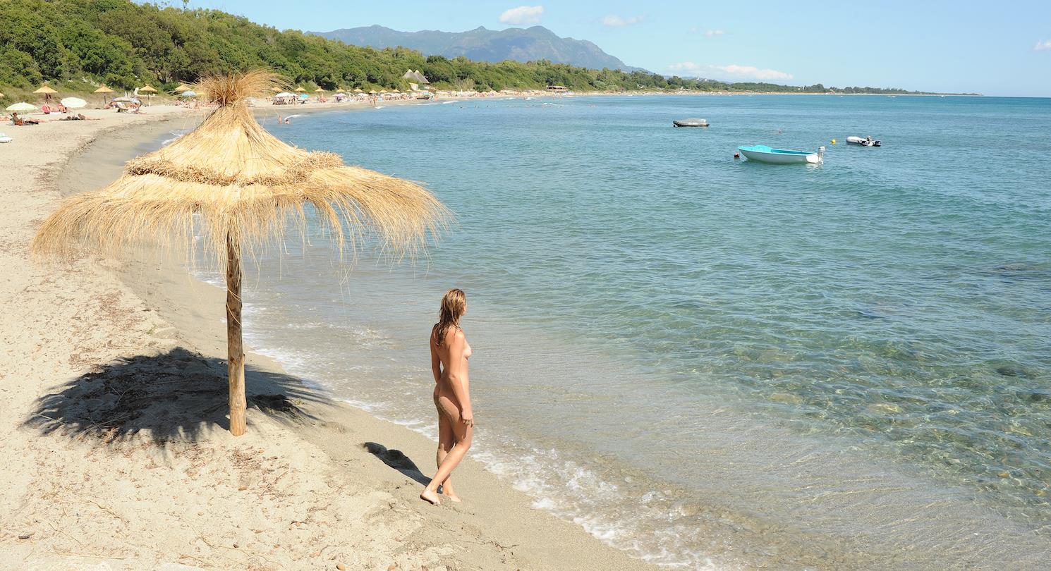 Spiaggia naturista Corsica - Campeggio Bagheera 4 stelle - Campeggio naturista Corsica 
