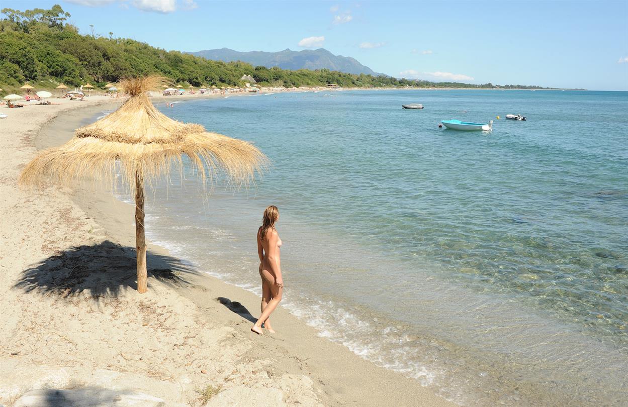 Spiaggia naturista Corsica - Campeggio Bagheera 4 stelle - Campeggio naturista Corsica 