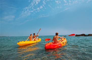 Kayak da mare al campeggio 4 stelle Bagheera nei pressi delle spiagge naturiste in Corsica