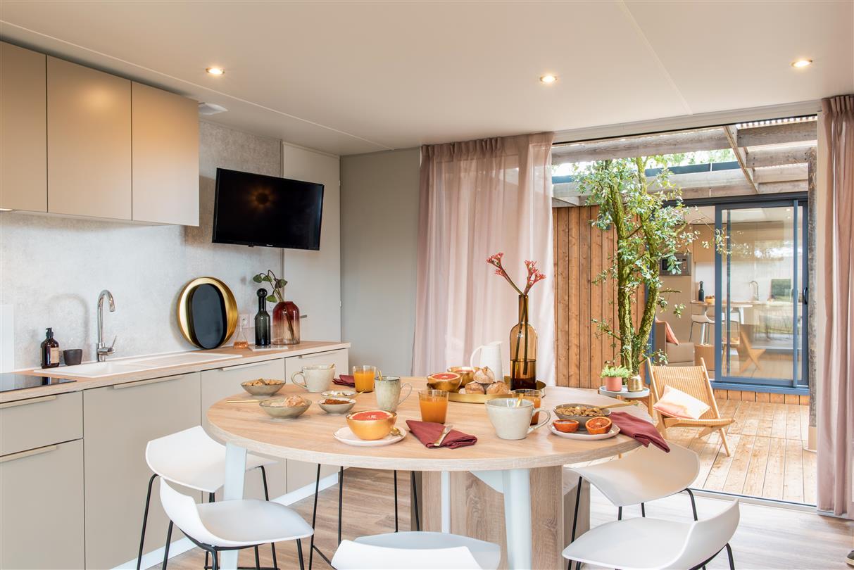 very modern mobile home Bagheera holiday village in Corsica