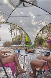 Centro di vacanze naturista con piazzole per tenda in Corsica