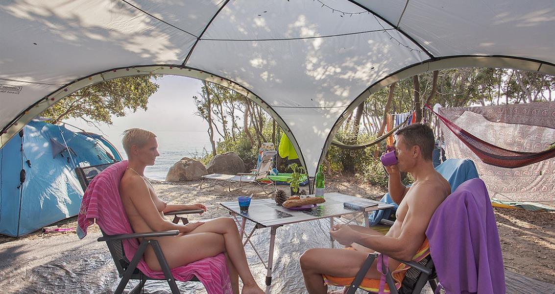Centro di vacanze naturista con piazzole per tenda in Corsica