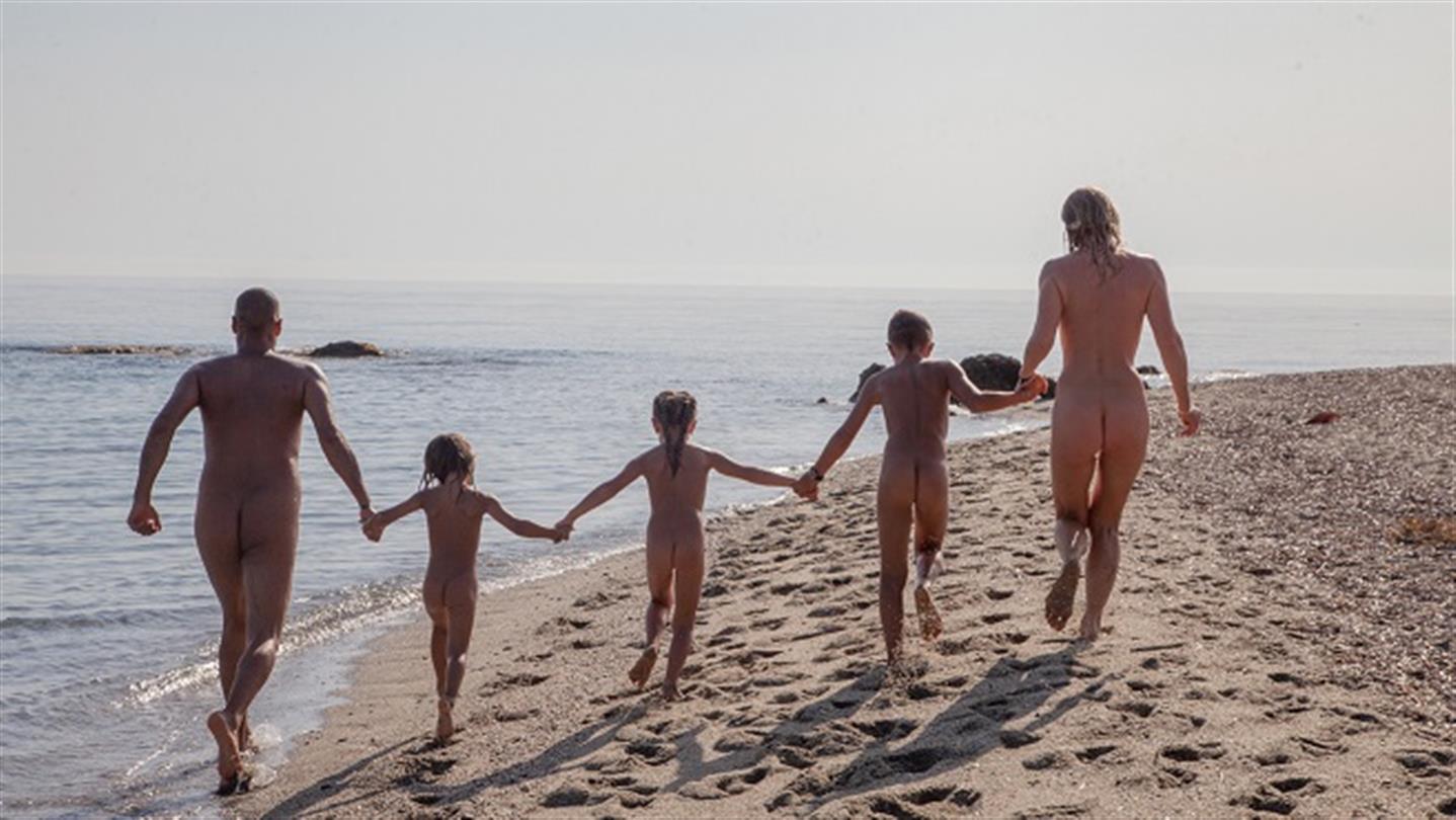 Soggiorno in famiglia in un dominio naturista in Corsica, sulla costa mediterranea - Domaine de Bagheera