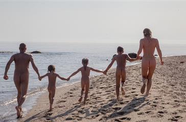 Soggiorno in famiglia in un dominio naturista in Corsica, sulla costa mediterranea - Domaine de Bagheera