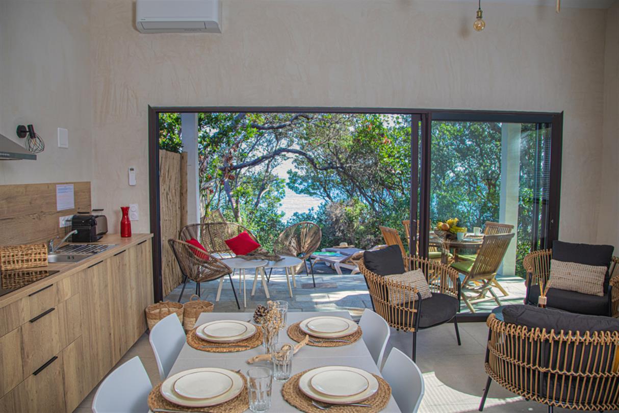 Promozione locazione vacanze naturista lungomare in Corsica