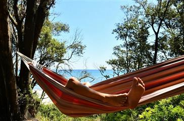Locazione piazzola camper nel Domaine naturista in Corsica 
